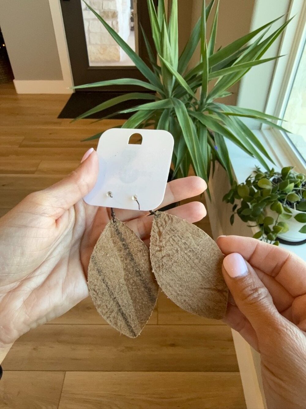 π 2/$20 Embossed Leather Bundle - 2 Keychains and Earrings - Picture 4 of 9